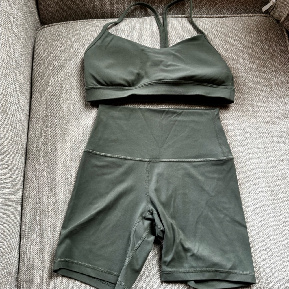 Lululemon Eucalyptus Grey Sports Bra (8) and Align Shorts (4) Set